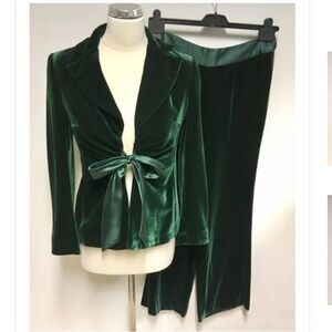 Elegant Green Velvet Suit jacket pants sexy NYC winter NYE Christmas chic bow